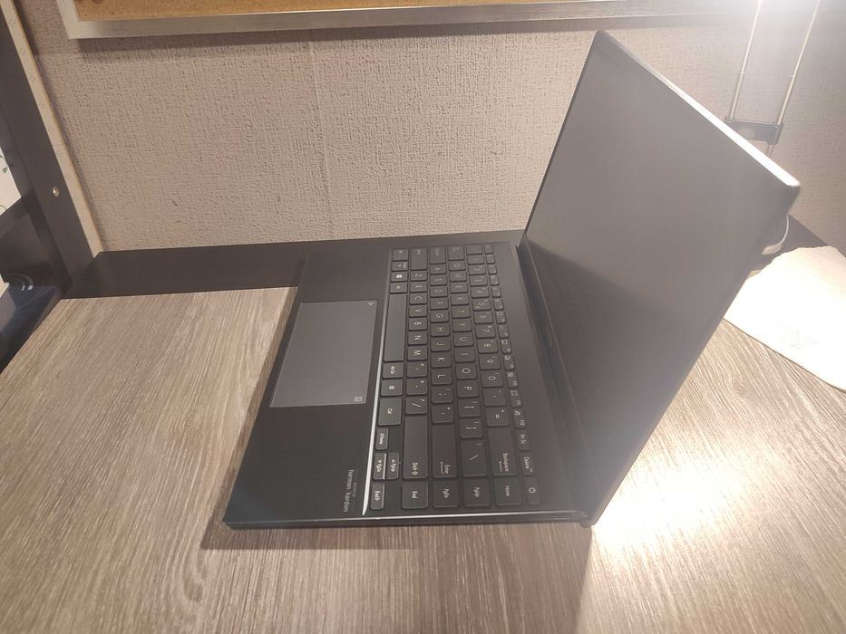Asus ZenBook 14 AMD Ryzen 5 4500U / 16 GB RAM / 512 GB SSD