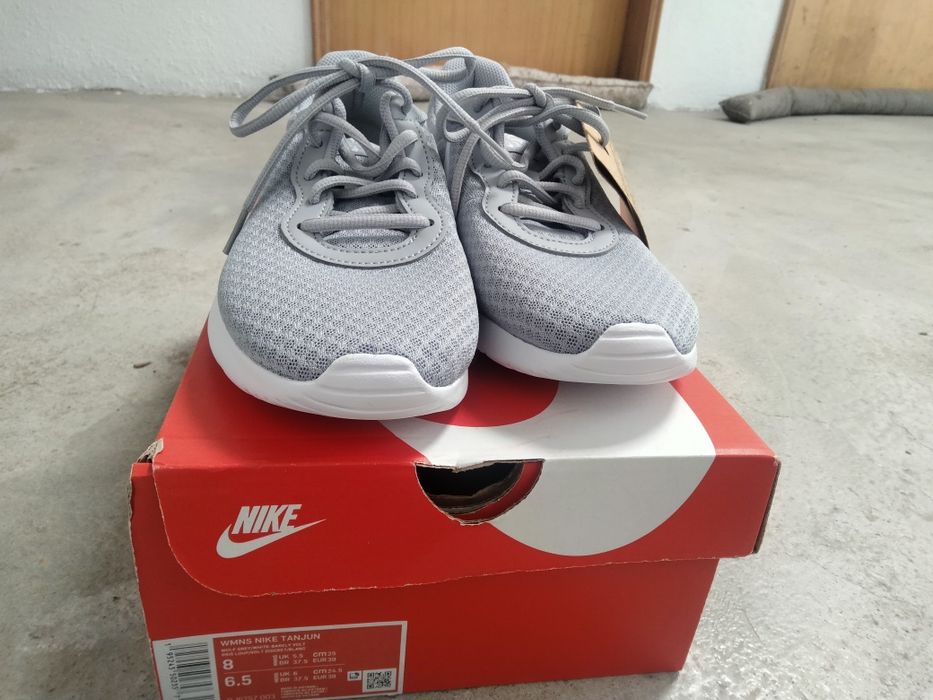 Ténis cinza Nike Novos N 39