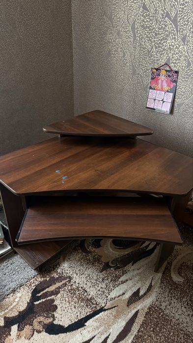 кутовий комп’ютерний стіл