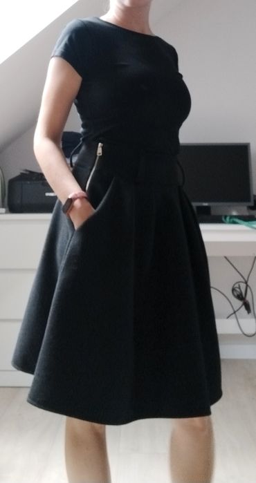 Spódnica czarna wizytowa elegancka rozkloszowana