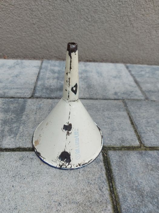 Stary lejek emaliowany