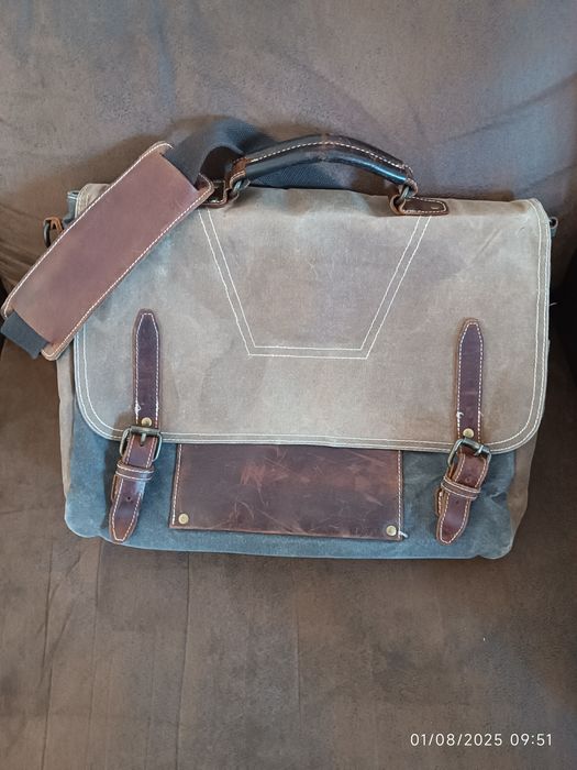 Mala transversal tipo carteiro em pele e lona