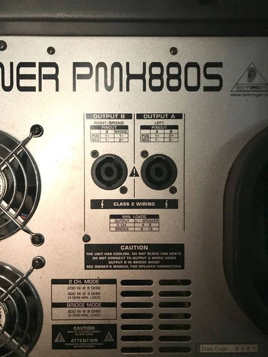 Behringer активний мікшерний пульт