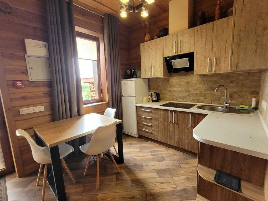 Будинок подобово для святкувань на 10 осіб  з сауною, 5км до Львова