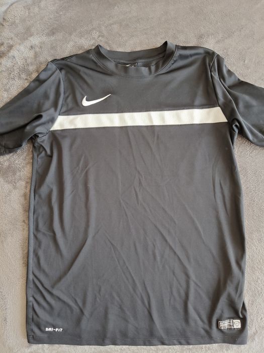 T-shirt Nike r. 147-158