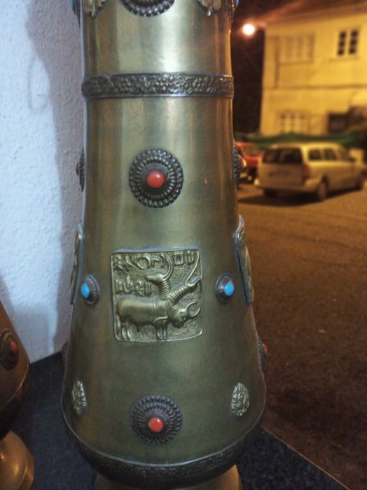 Jarrões latão 60 cm altura valor por cada