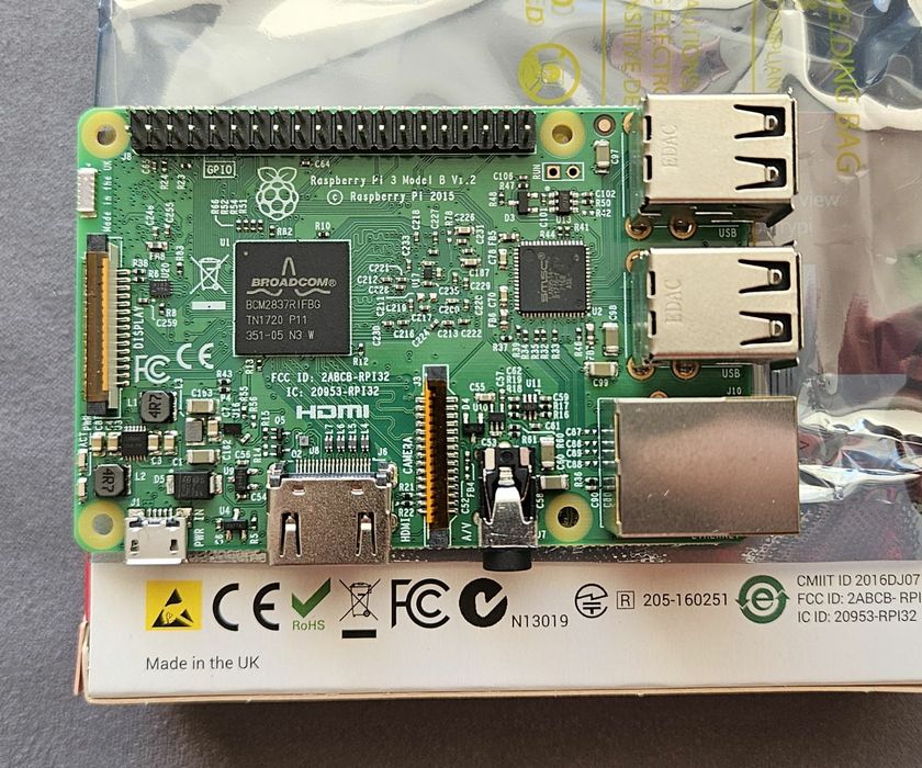 Raspberry Pi 3 Model B нова, made in UK, оригінал. Корпус оригінальний Raspberry 3 Case