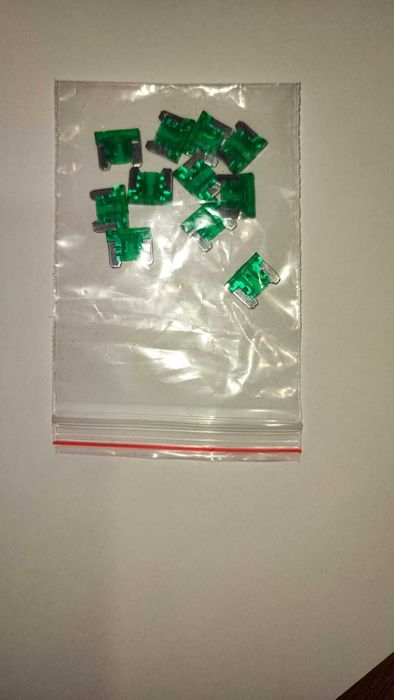 Samochodowe Bezpieczniki płytkowe 30A mini -  11 sztuk