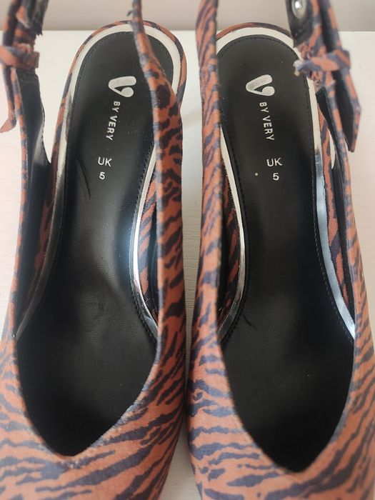 Buty Czółenka firmy V By Very r. 38