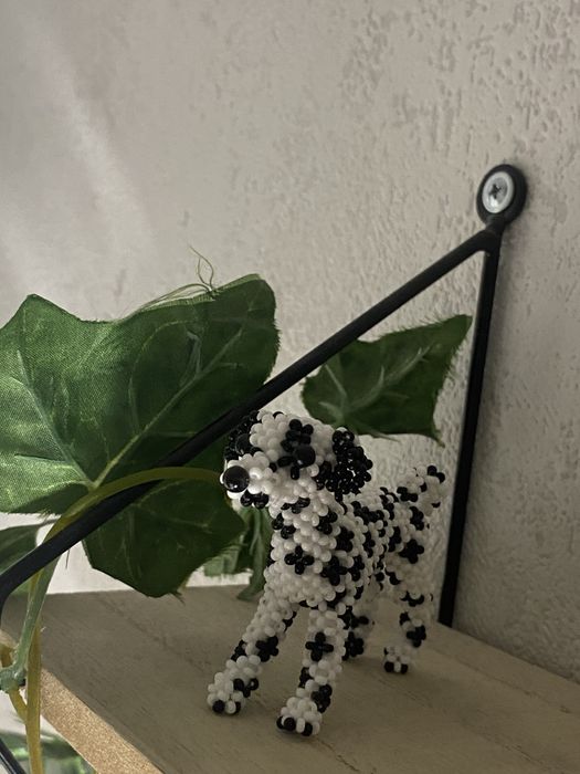 Собака далматинець із бісеру