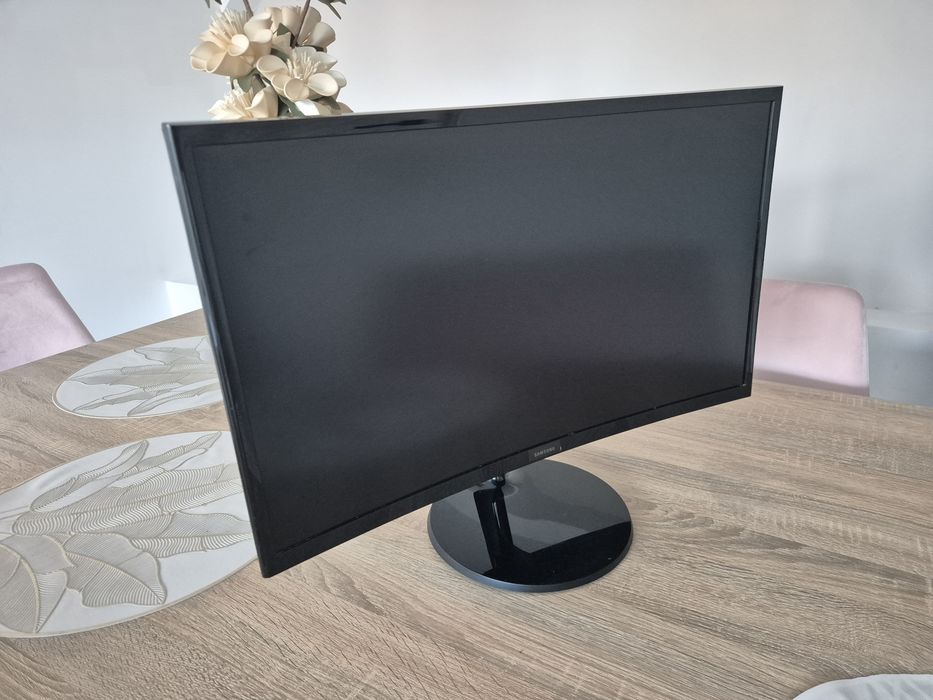 Monitor Samsung 24 cale zakrzywiony ekran