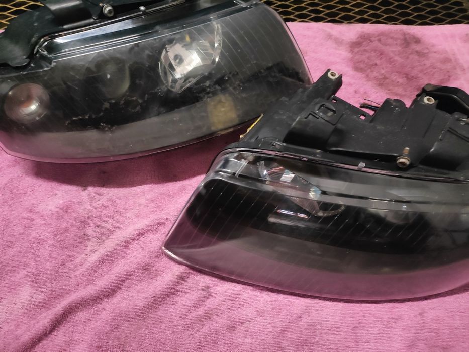 Audi A4 b6 lampy reflektory przednie H7 uszkodzone