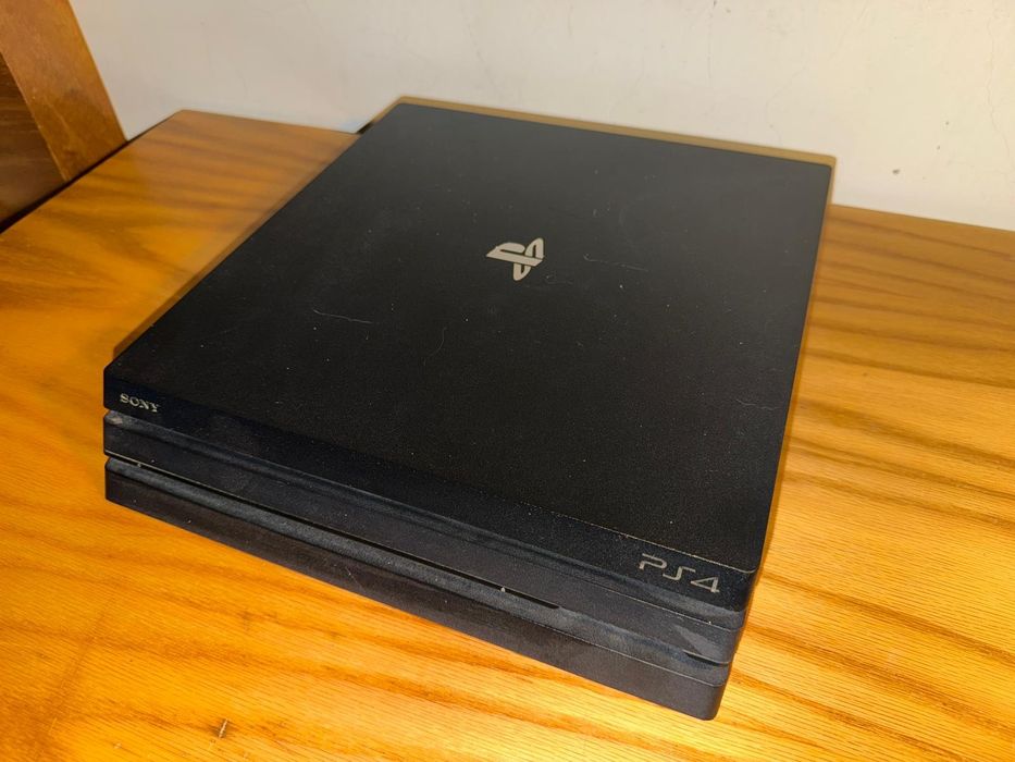 PS4 pro+ comando e cabos originais