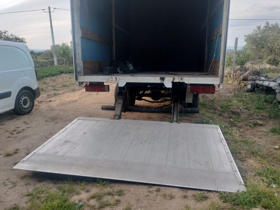 Contentor com plataforma elétrica