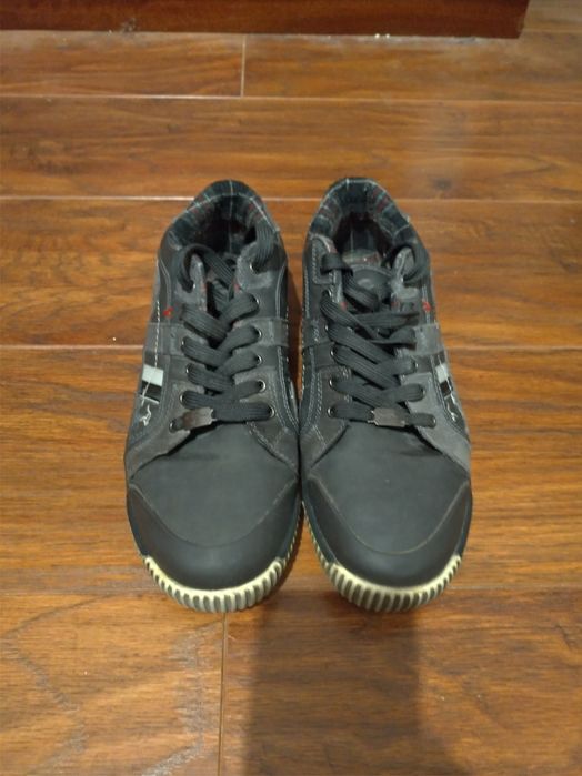 sapatos 45 (tenis koala, botas castanhas)