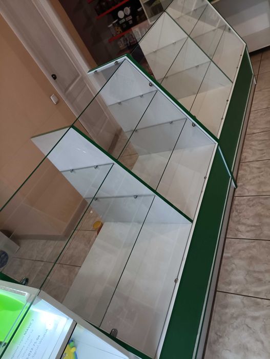 Продам ветрины б/у