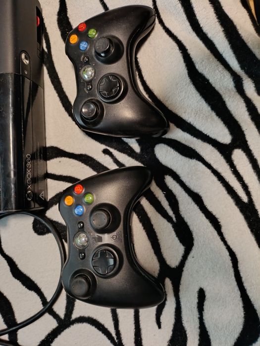 Xbox 360 super slim 2x HDD 2xpad kinect