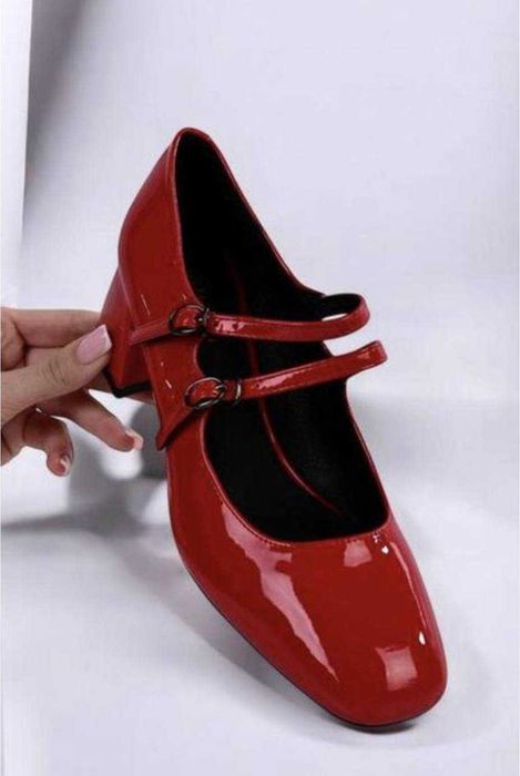 Туфлі червоні лаковані 37