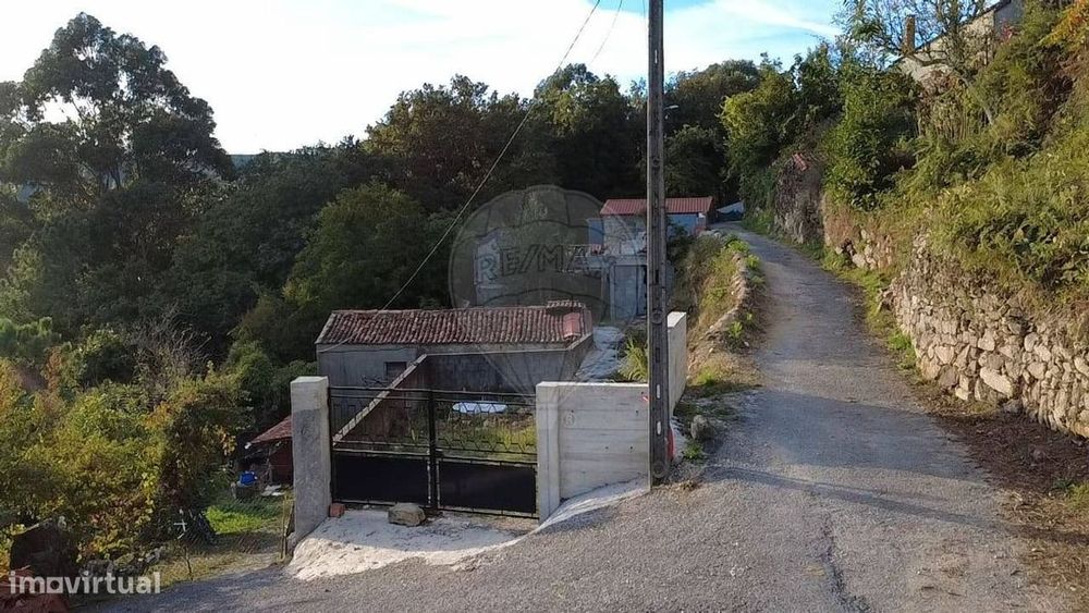 Moradia para restauro em Ribeira do Neiva, Vila Verde!