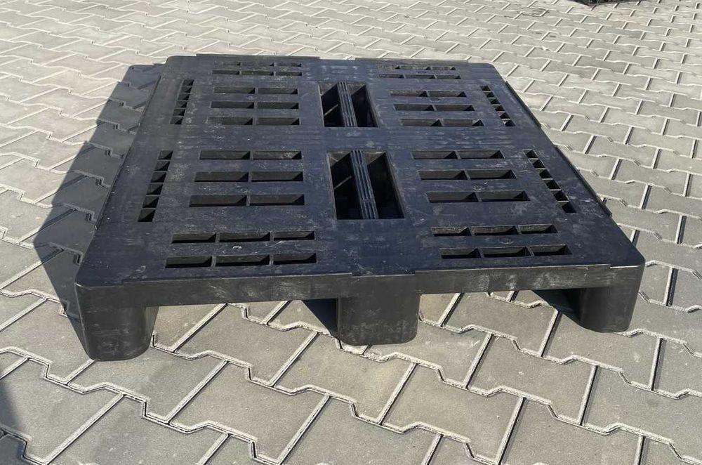 Palety plastikowe, używane 120x100x15cm w bardzo dobrym stanie