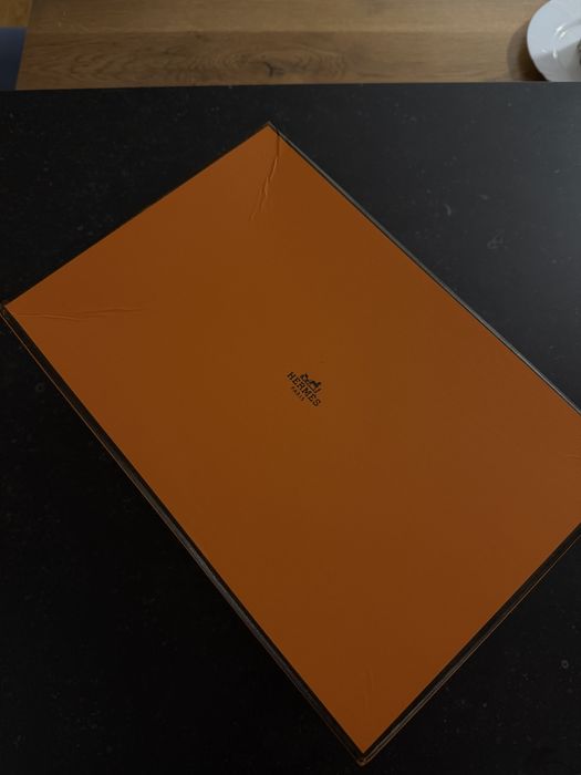 Hermès Santorini – białe sandały, skóra naturalna, wkładka 26 cm