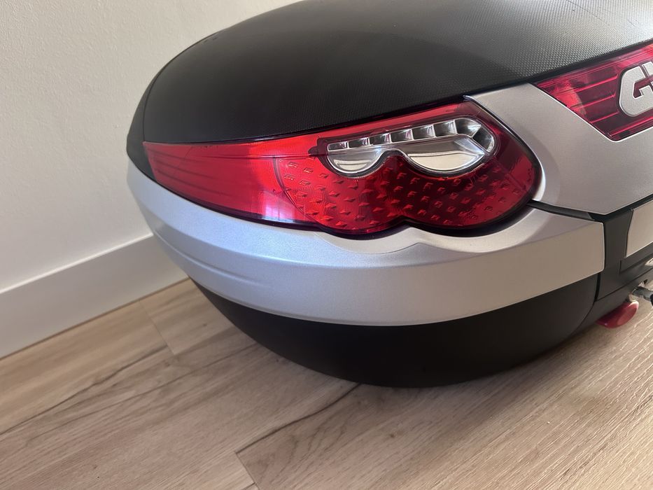 Givi Maxia 55L + base