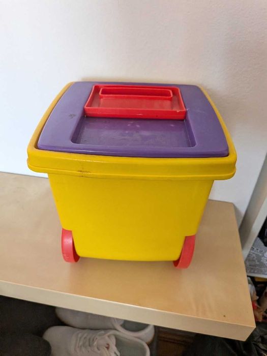 Pojemnik na klocki plastikowy żółty