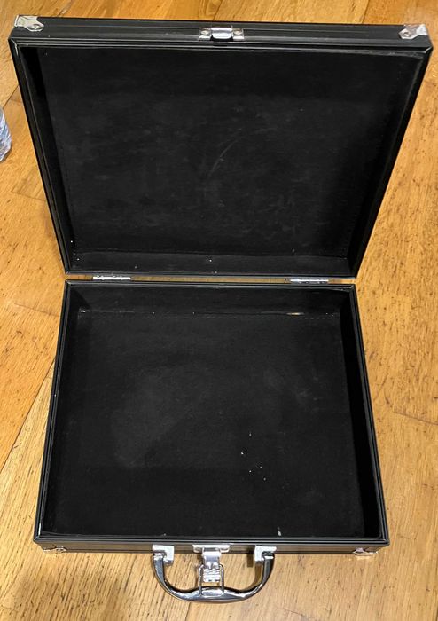 Caixa de alumínio preta 28cmx24cmx8cm