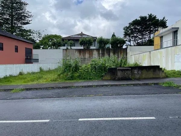 Venda  terreno plano  em zona de vivendas em Rosto de cão ( bairro Vila Faia)