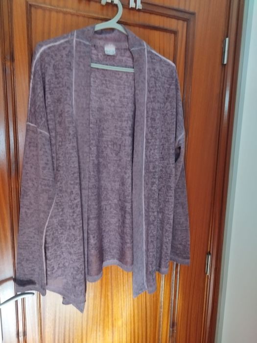 Vestido , blusa, calções  e casaco