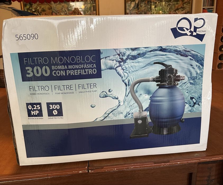 Piscina oval 500x366x120cm, inclui Escada Monocloco 300 Toi Quimicamp