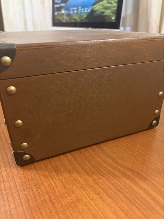 Деревʼяна скриня для віскі