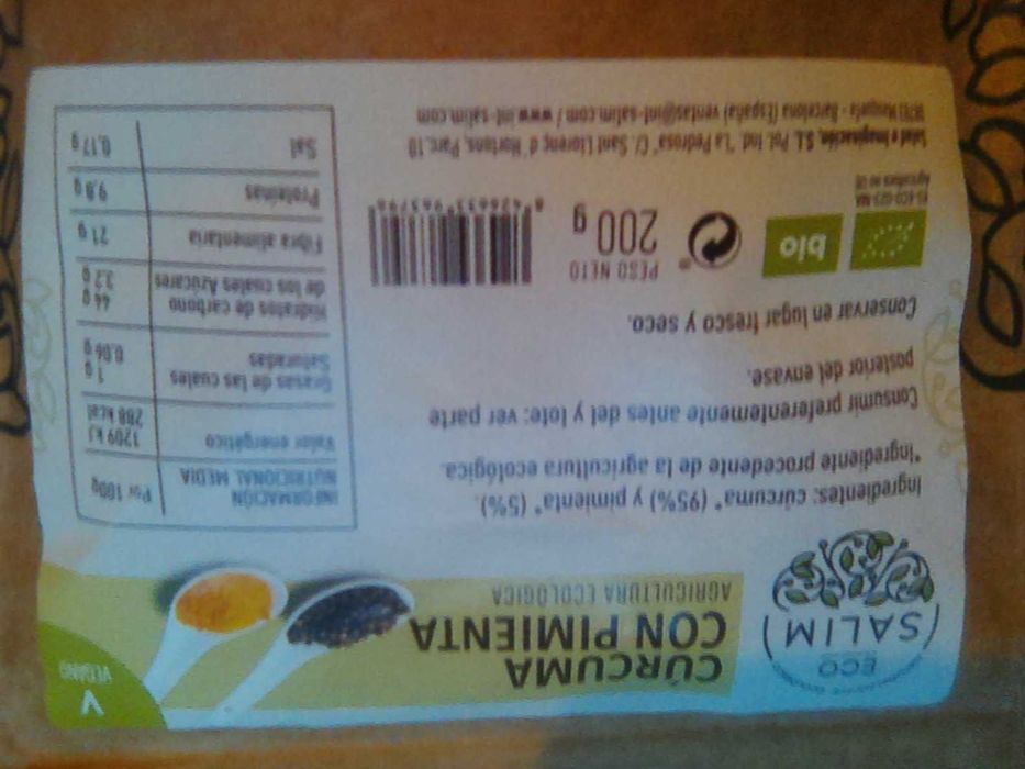 "Açafrão orgânico e pimenta em pó"