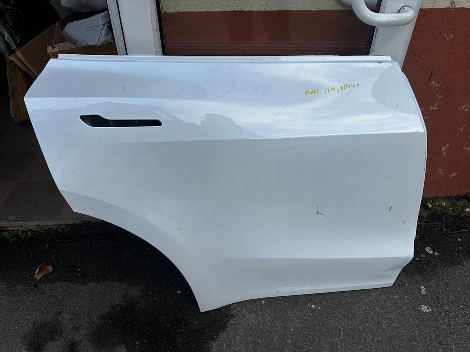 Продам двері на автомобіль Tesla Y Model Y