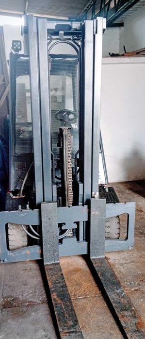 Empilhador LINDE semi novo