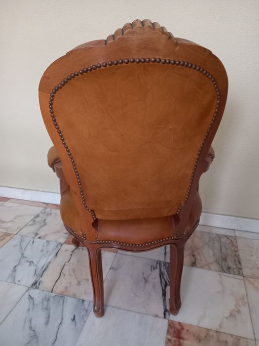 Cadeira bergere (luis XV), em couro