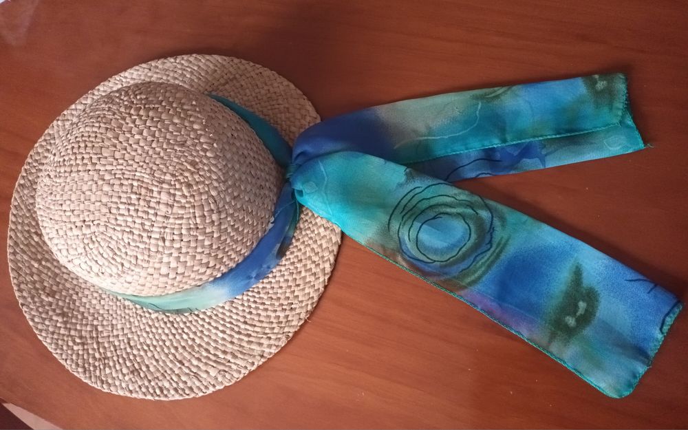 Chapéu com fita azul