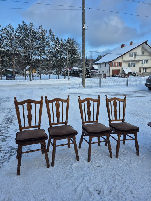 Komplet 4 drewnianych krzeseł