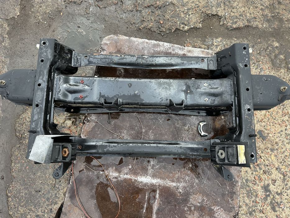 Балка підрамник на 616 спрінтер 905