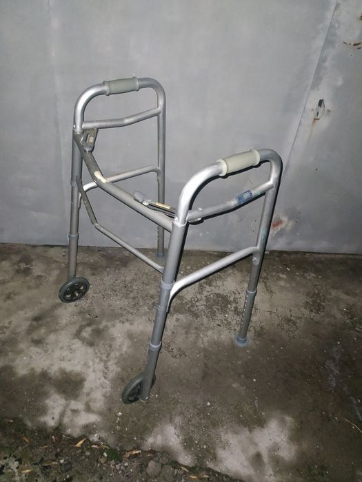 Ходунки алюмінієві