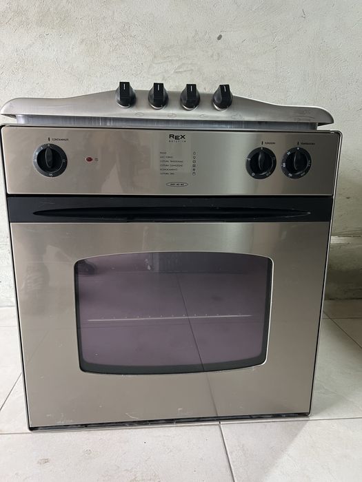 Продам електродуховку та газову варочну поперхню Electrolux