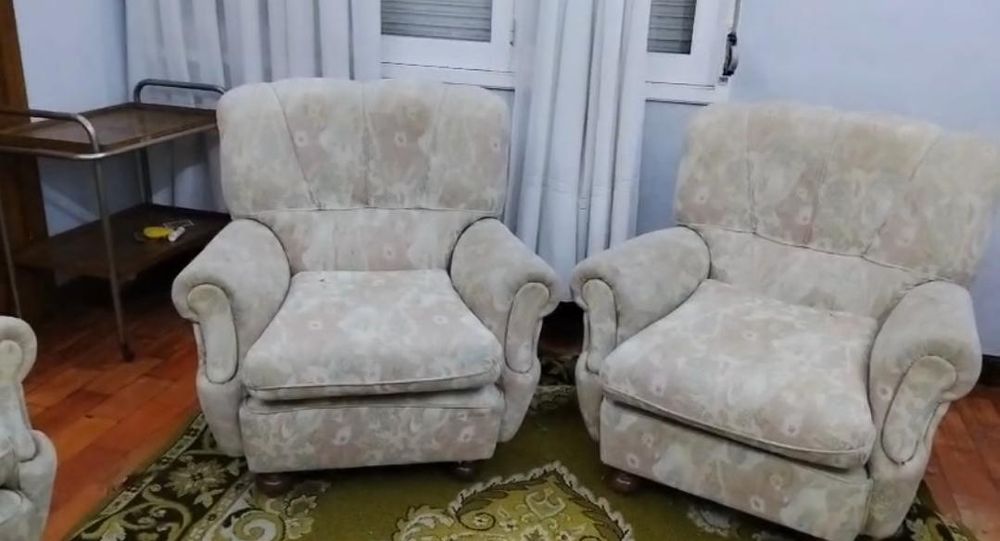 Sofá antigo bom estado