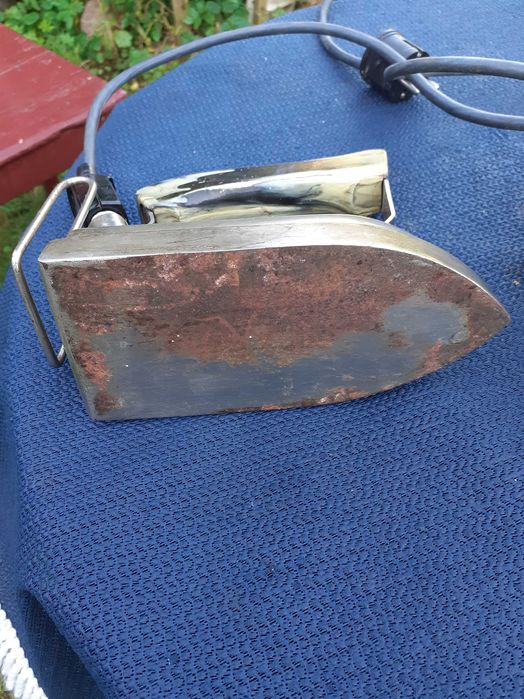 Stare żelazko z PRL-u