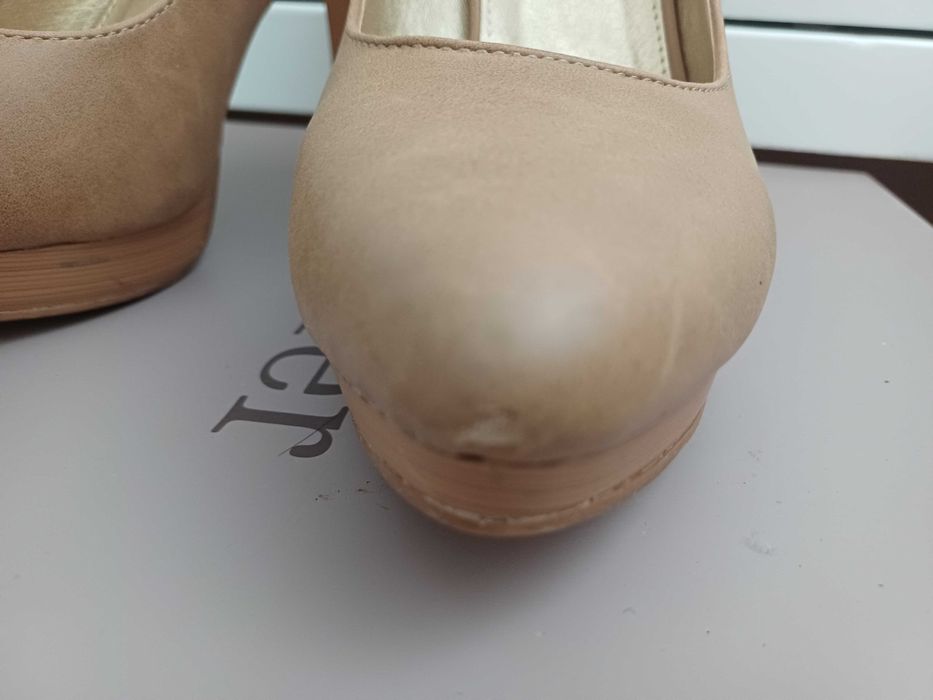 Kremowe/ beżowe szpilki Jennyfery r. 39