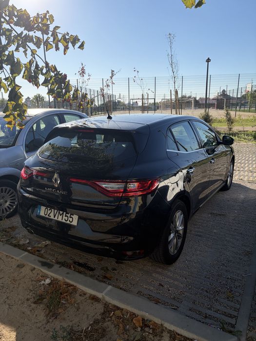 Renault megane 2018 com afazeres