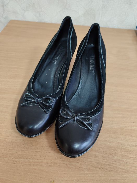 Гарненькі шкіряні туфельки