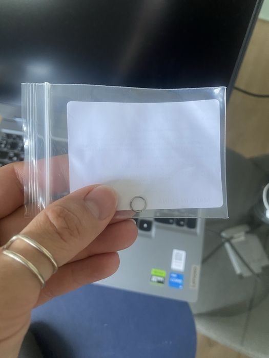 Титанова сережка