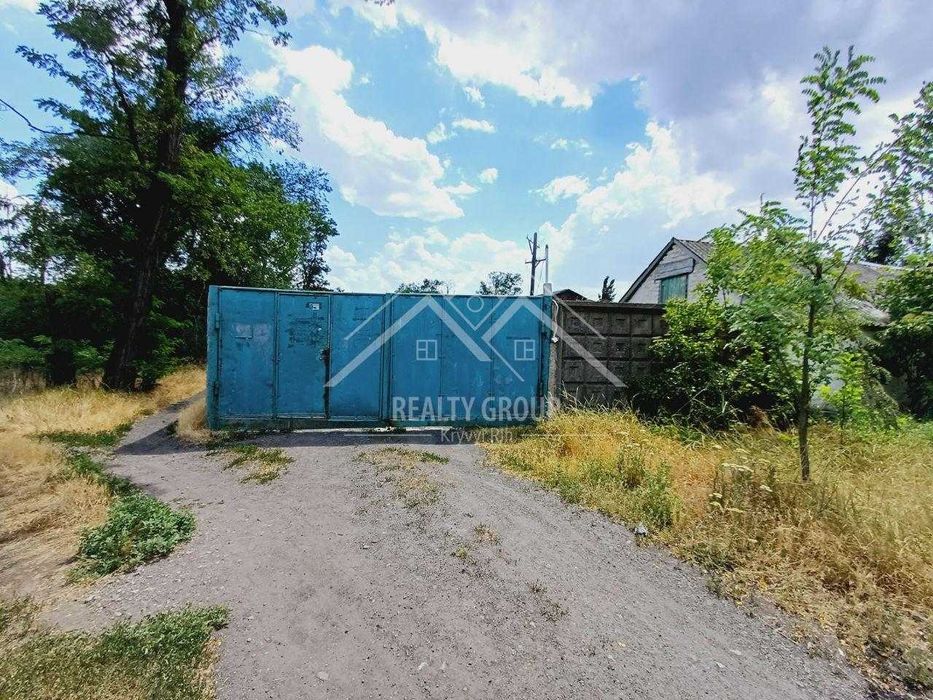 Продаж приміщення під склад, ферму, виробництво поряд залізниця.