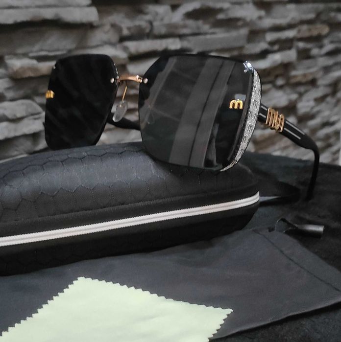 Nowe okulary przeciwsłoneczne z etui dla kobiet