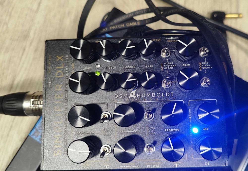 DSM & Humboldt Simplifier DLX + switch. Preamp + Di Box (Ampless)